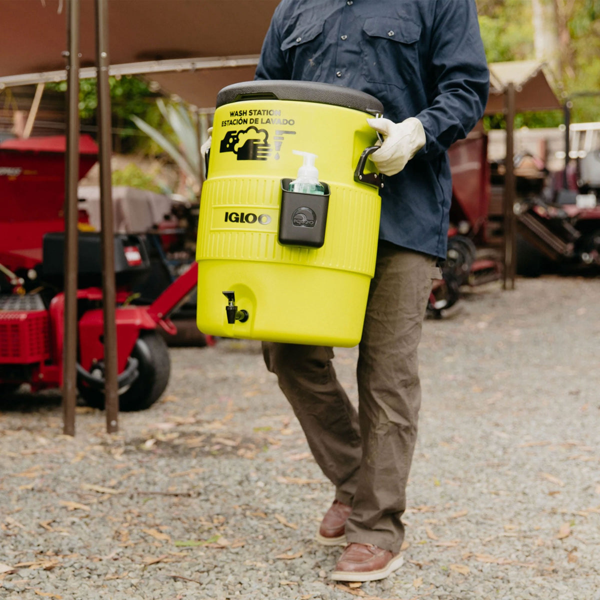 10-gallon-handwash-station-z3 00042261_lifestyle1.jpg